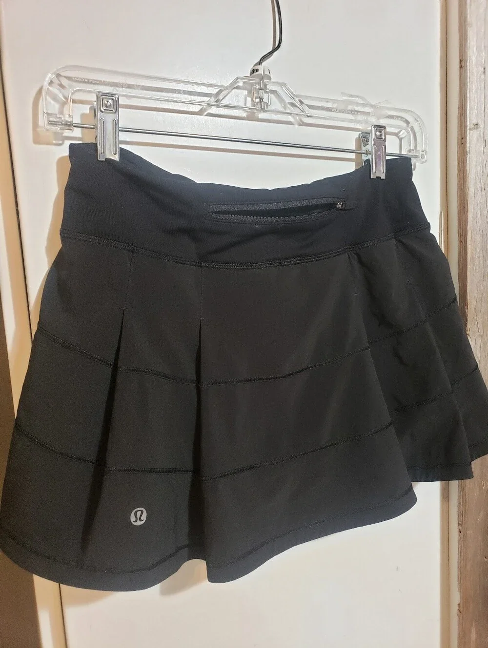 Lululemon Black Tennis Skort Skirt Size Women 4 Logo On Bottom And Zip Pocket